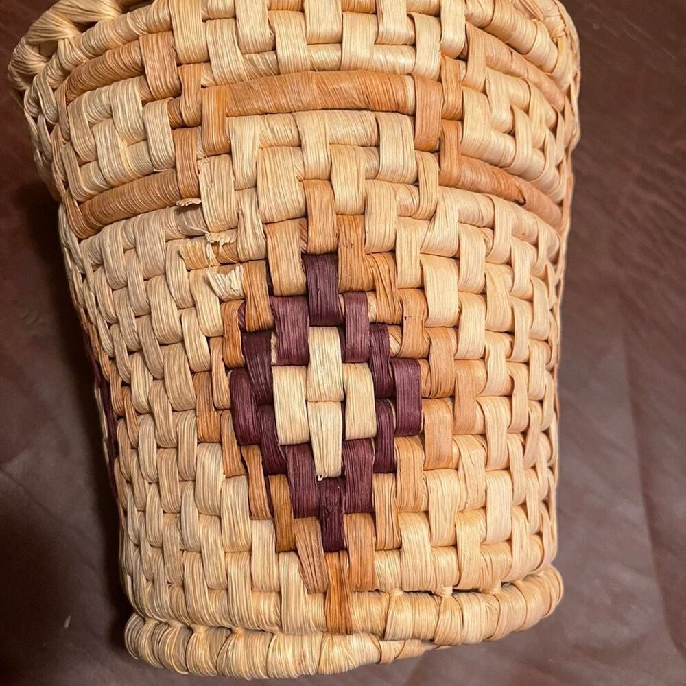 Basket weaved raffia 7-1/2”